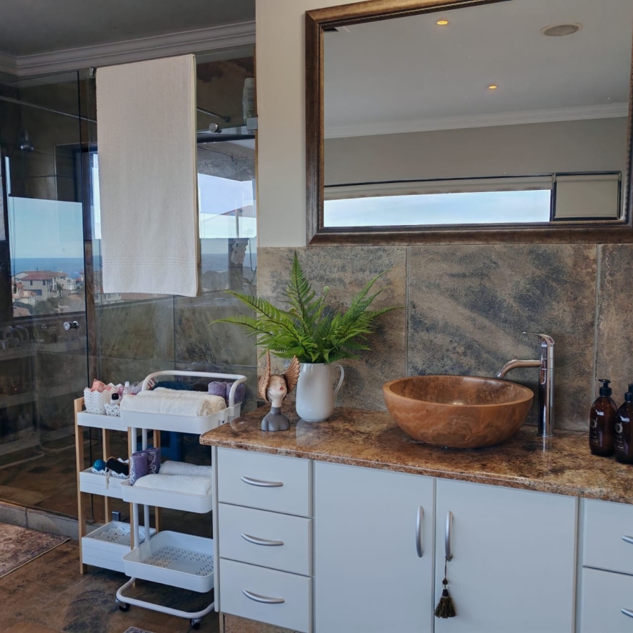 5 Bedroom Property for Sale in Avonddans Western Cape